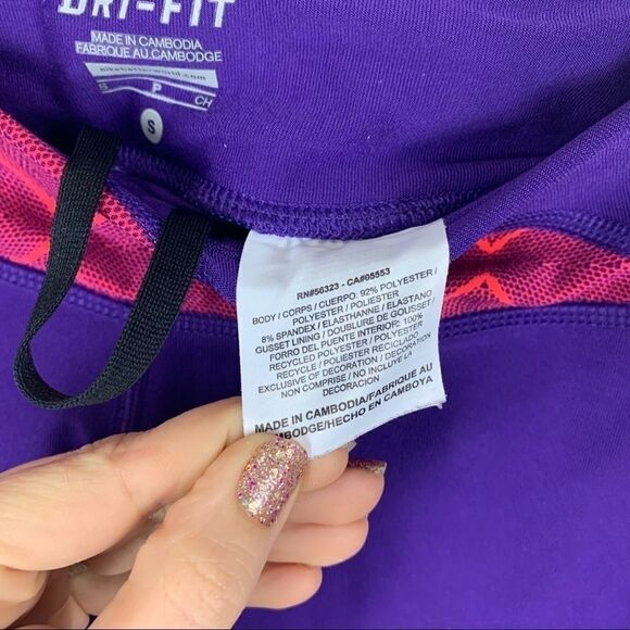 Sale❤️Nike running purple short capris size small - Picture 5 of 9